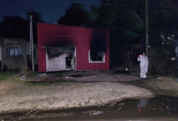 Tragedia en Los Hornos: tres hermanos murieron en un incendio en una&nbsp;vivienda