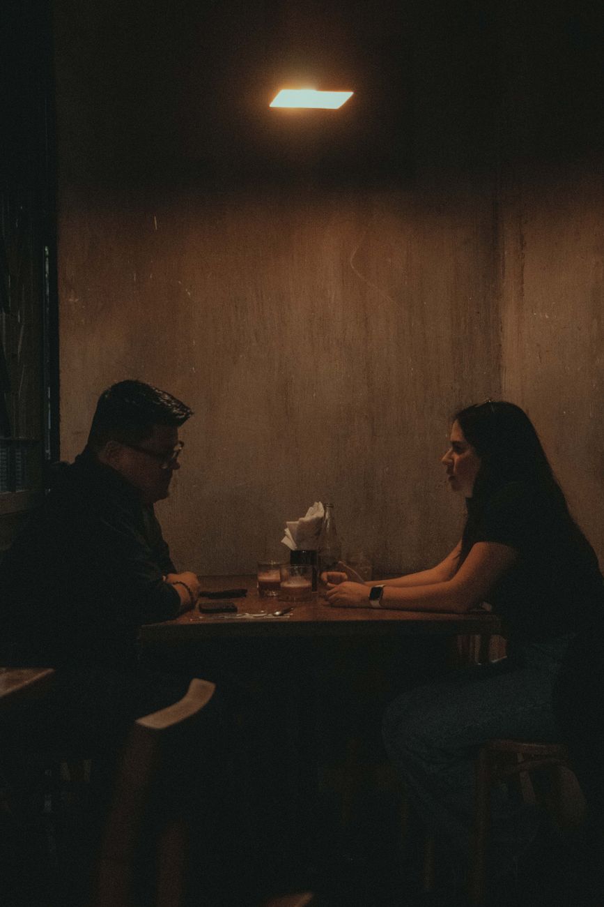 Cómo las parejas de larga duración desarrollan respuestas&nbsp;compensatorias