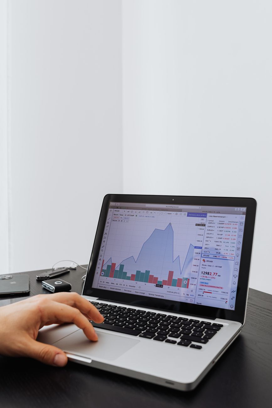 ADRs caen hasta 3,5% lideradas por energéticas mientras riesgo país&nbsp;trepa